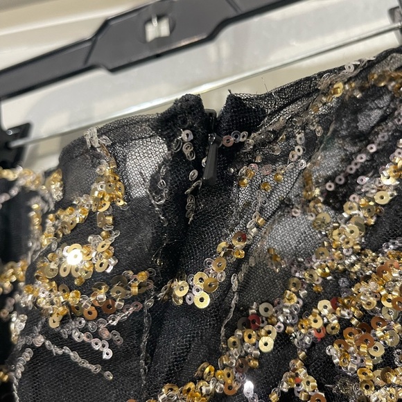 Mac Duggal 20427 Sz 14 Black Gold One Shoulder A-line Embellished Gown $698 - Picture 4 of 7